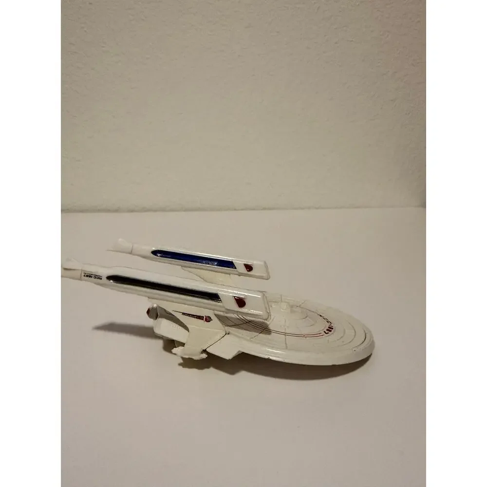 HOT WHEELS STAR TREK SHIP U.S.S. SARATOGA NCC-1867 SHIP No box /No stand